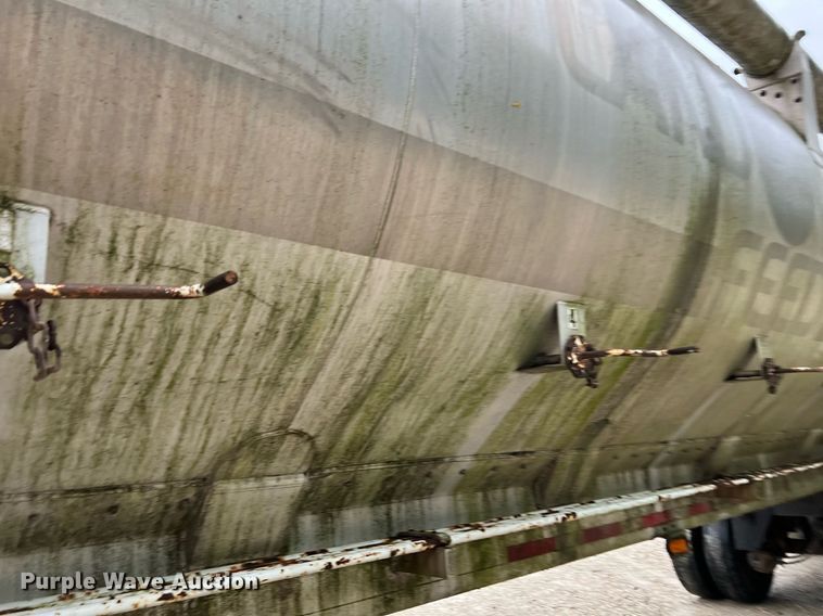 image for item NI9013 1999 Warren Mfg. Inc. AT-40-SER7  feed delivery trailer