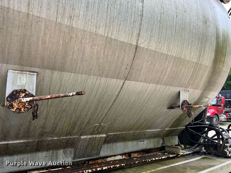 image for item NI9013 1999 Warren Mfg. Inc. AT-40-SER7  feed delivery trailer