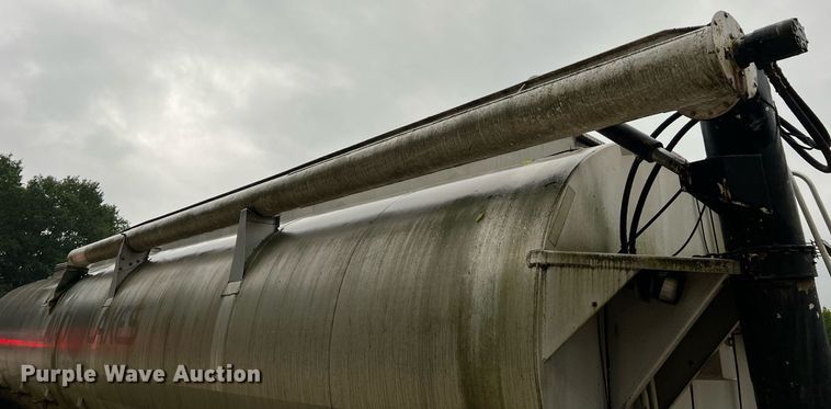 image for item NI9013 1999 Warren Mfg. Inc. AT-40-SER7  feed delivery trailer