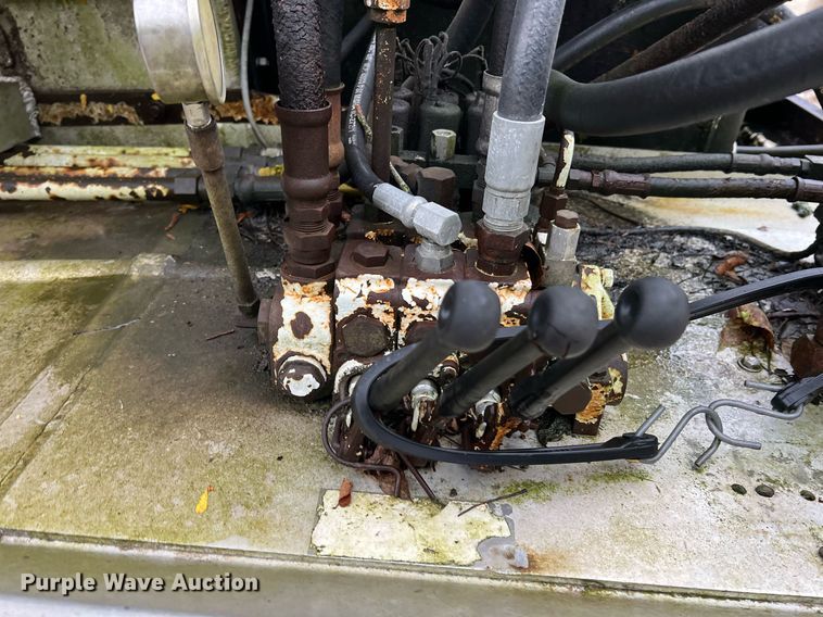 image for item NI9013 1999 Warren Mfg. Inc. AT-40-SER7  feed delivery trailer