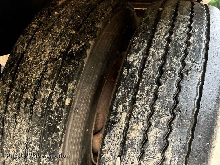 image for item NI9013 1999 Warren Mfg. Inc. AT-40-SER7  feed delivery trailer