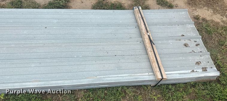 image for item NM9509 (160) sheets of metal siding/roofing
