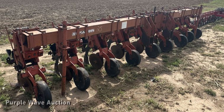 image for item NM9544 Krause 4706  row crop cultivator