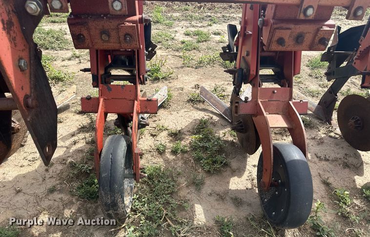 image for item NM9544 Krause 4706  row crop cultivator