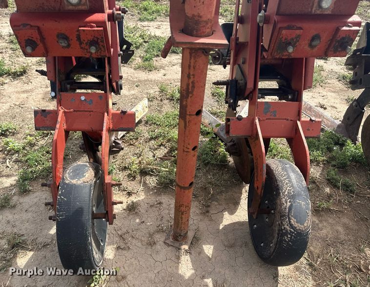 image for item NM9544 Krause 4706  row crop cultivator