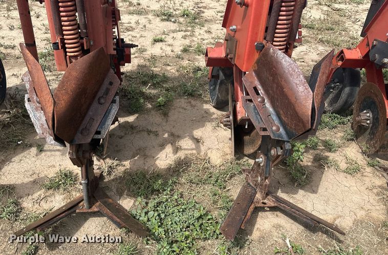 image for item NM9544 Krause 4706  row crop cultivator