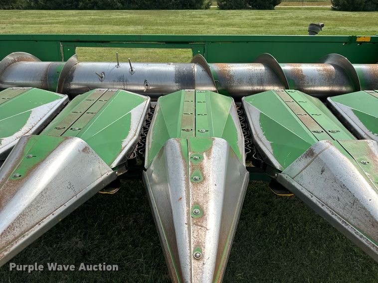 image for item NP9411 John Deere 853A  all-crop head