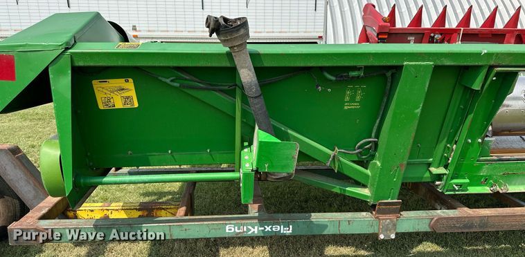 image for item NP9411 John Deere 853A  all-crop head