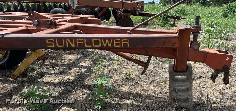 image for item NP9872 Sunflower  sweep plow