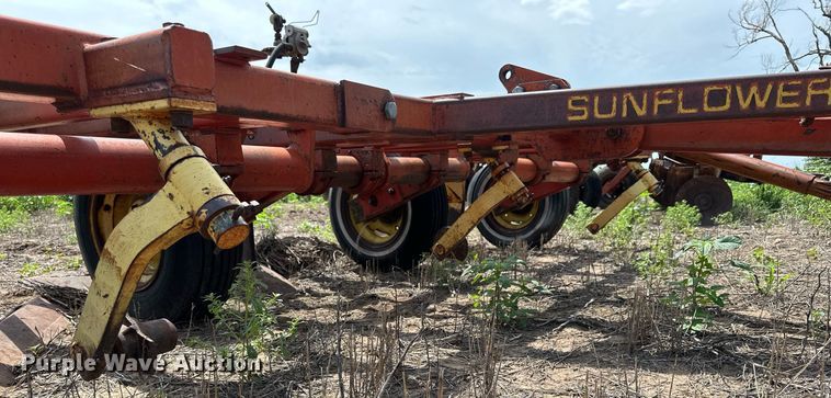 image for item NP9872 Sunflower  sweep plow