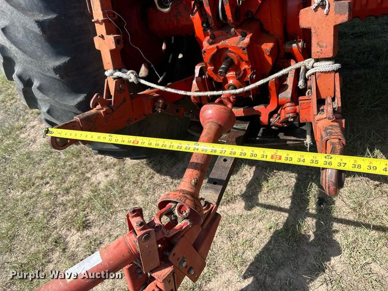 image for item NP9931 1978 International Harvester 1086  tractor