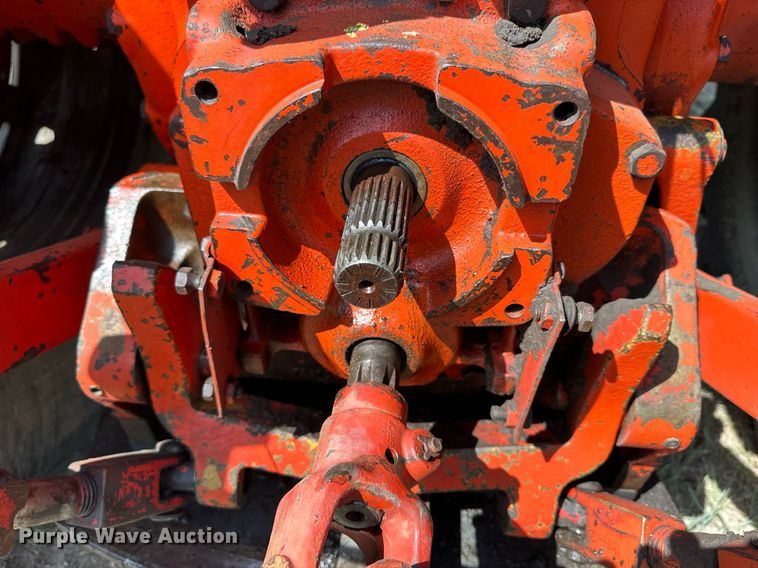 image for item NP9931 1978 International Harvester 1086  tractor