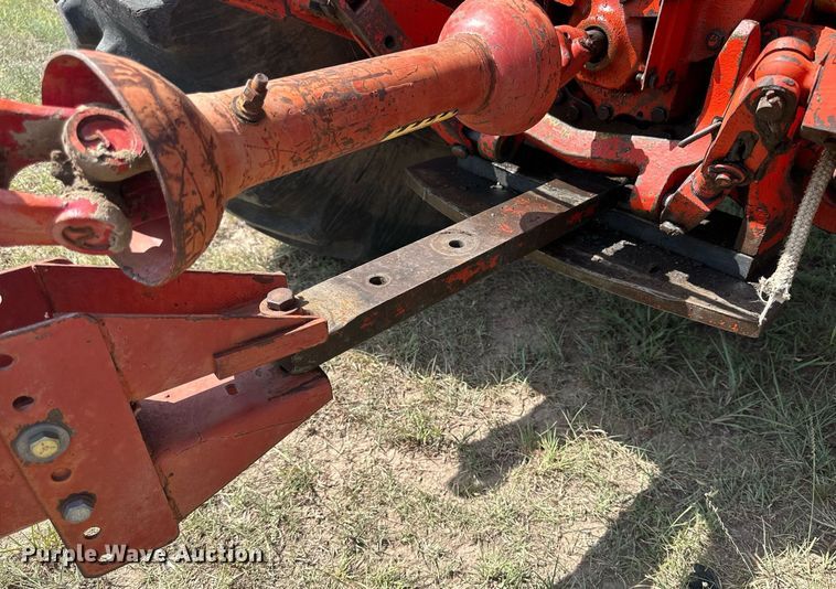 image for item NP9931 1978 International Harvester 1086  tractor