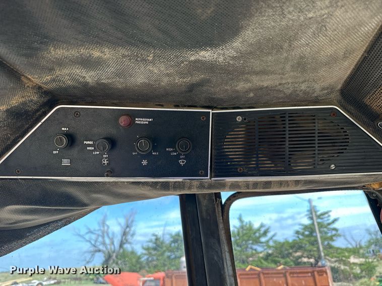 image for item NP9931 1978 International Harvester 1086  tractor