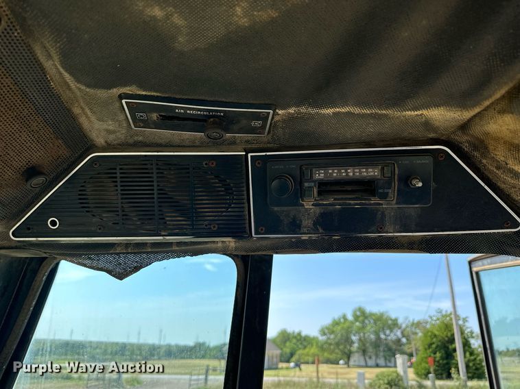 image for item NP9931 1978 International Harvester 1086  tractor