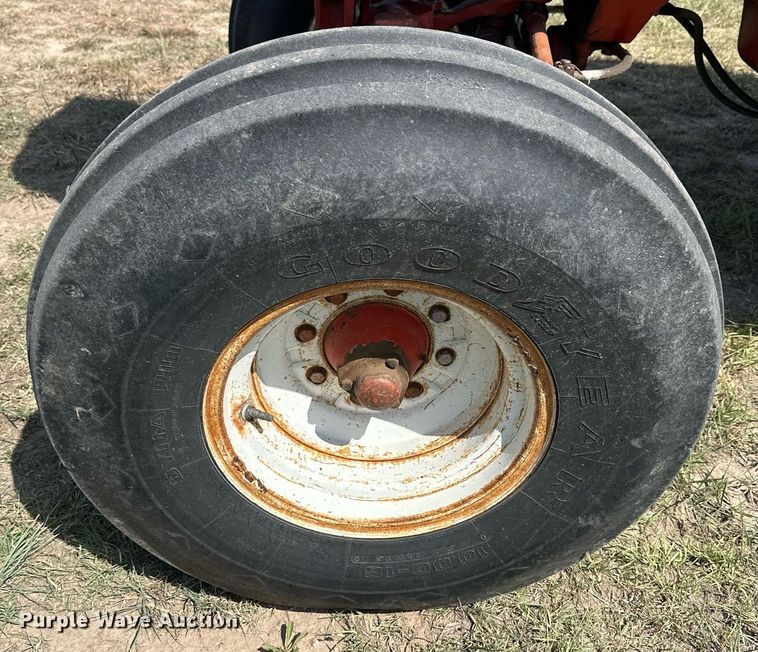 image for item NP9931 1978 International Harvester 1086  tractor