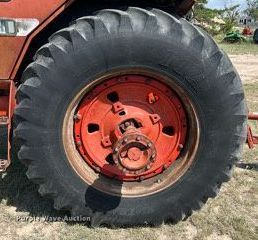 image for item NP9931 1978 International Harvester 1086  tractor