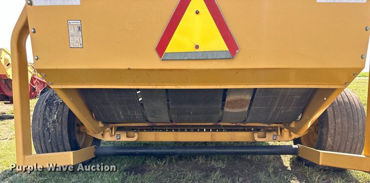 image for item NP9974 2002 Vermeer 605 XL  round baler