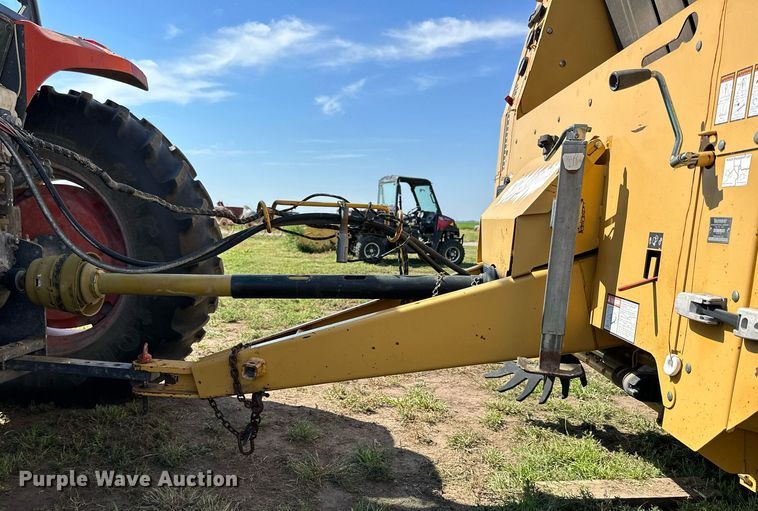 image for item NP9974 2002 Vermeer 605 XL  round baler