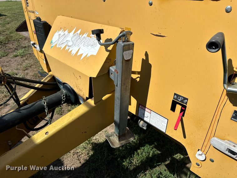 image for item NP9974 2002 Vermeer 605 XL  round baler