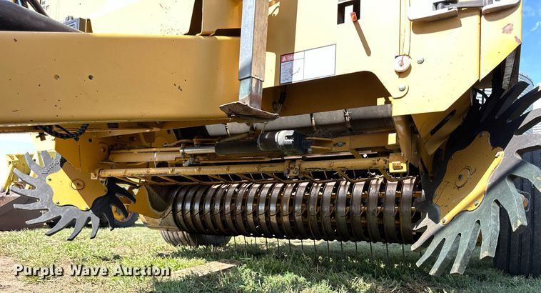 image for item NP9974 2002 Vermeer 605 XL  round baler