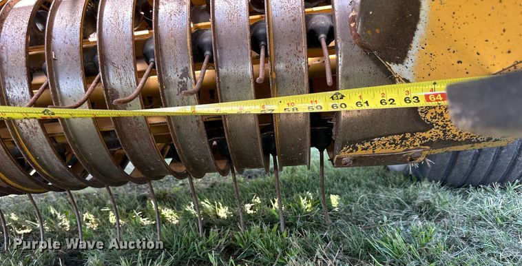 image for item NP9974 2002 Vermeer 605 XL  round baler