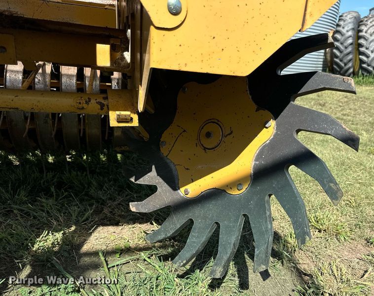 image for item NP9974 2002 Vermeer 605 XL  round baler