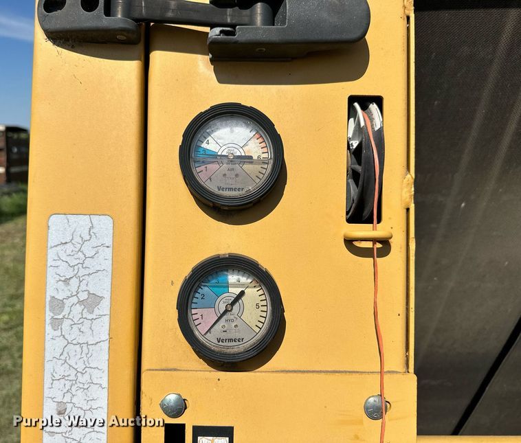 image for item NP9974 2002 Vermeer 605 XL  round baler