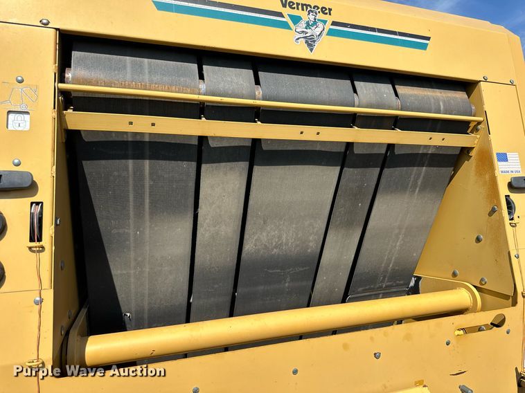 image for item NP9974 2002 Vermeer 605 XL  round baler