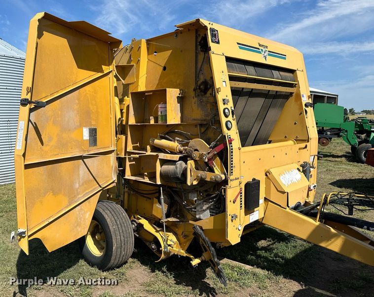 image for item NP9974 2002 Vermeer 605 XL  round baler