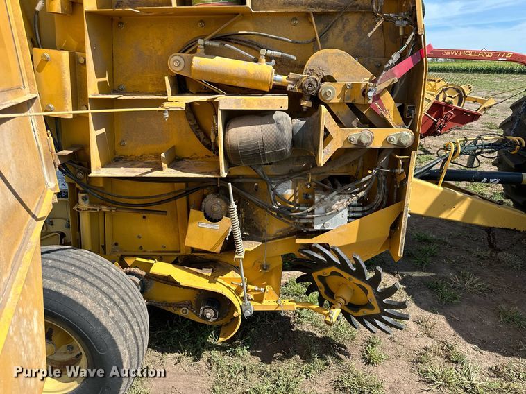 image for item NP9974 2002 Vermeer 605 XL  round baler