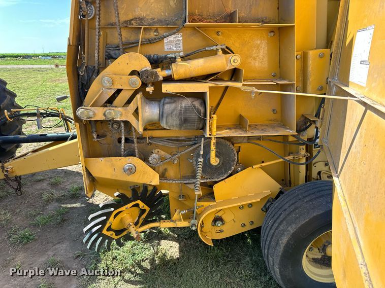 image for item NP9974 2002 Vermeer 605 XL  round baler