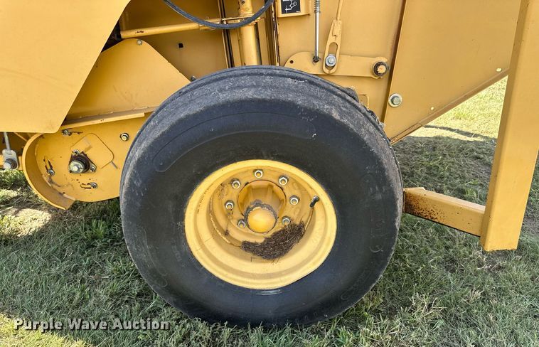 image for item NP9974 2002 Vermeer 605 XL  round baler