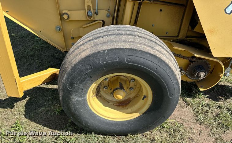 image for item NP9974 2002 Vermeer 605 XL  round baler