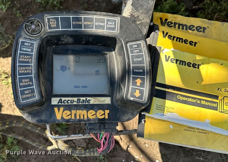 image for item NP9974 2002 Vermeer 605 XL  round baler