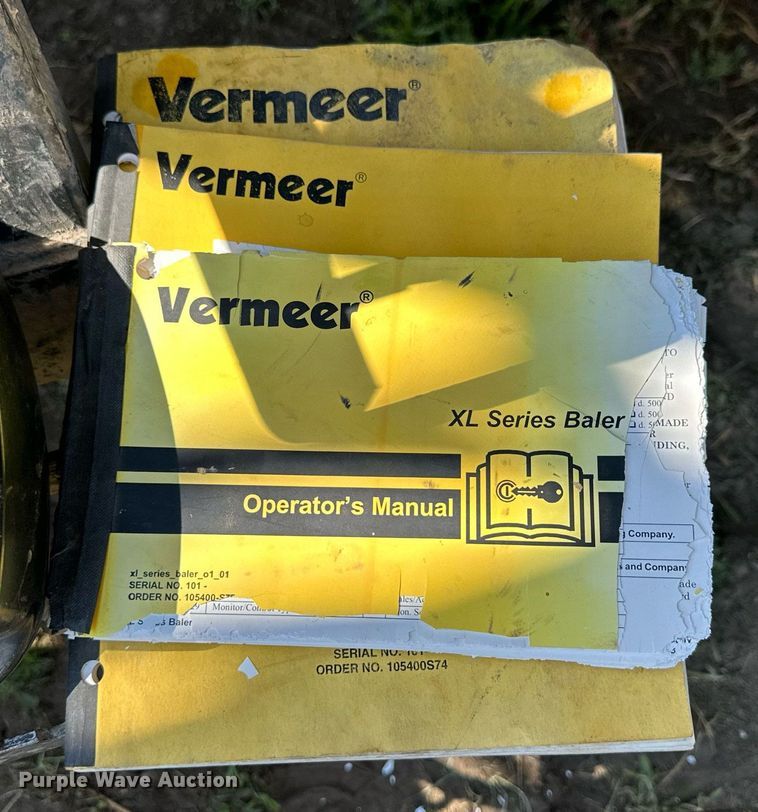 image for item NP9974 2002 Vermeer 605 XL  round baler