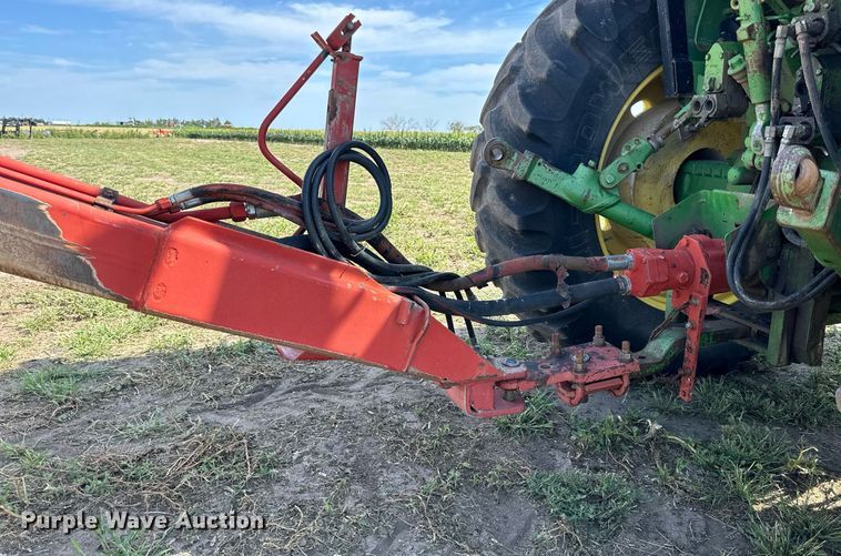 image for item NP9975 New Holland 116  swather / windrower