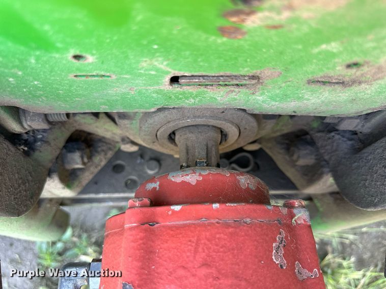 image for item NP9975 New Holland 116  swather / windrower