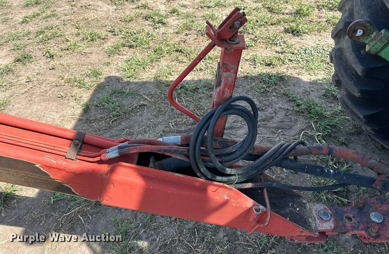 image for item NP9975 New Holland 116  swather / windrower