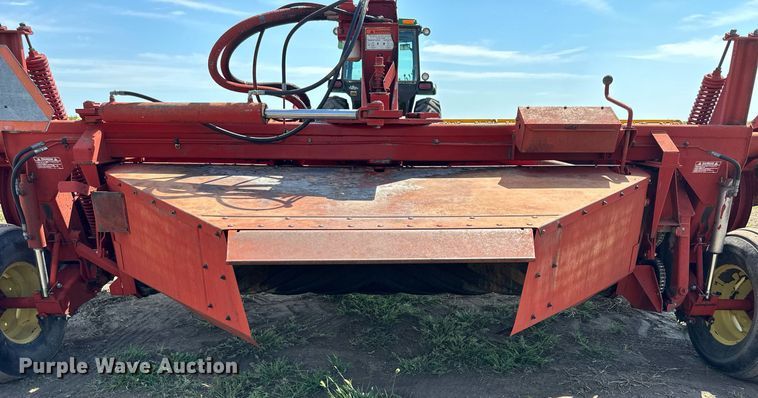 image for item NP9975 New Holland 116  swather / windrower