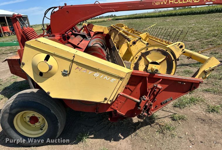 image for item NP9975 New Holland 116  swather / windrower