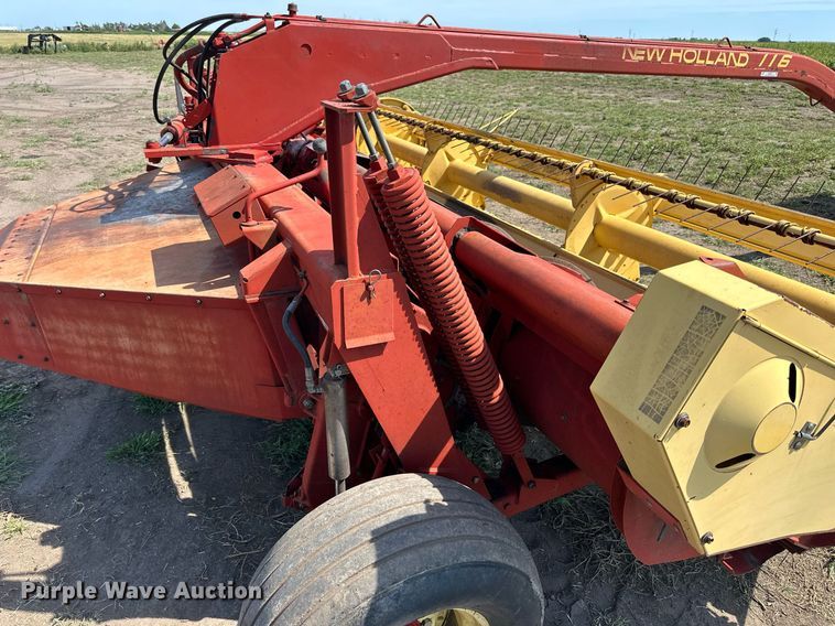 image for item NP9975 New Holland 116  swather / windrower