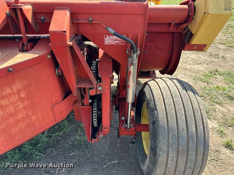 image for item NP9975 New Holland 116  swather / windrower