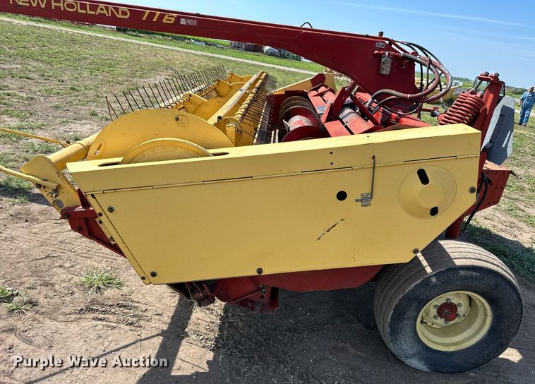 image for item NP9975 New Holland 116  swather / windrower