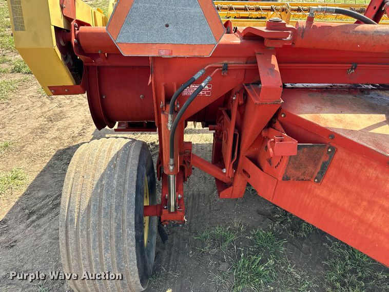 image for item NP9975 New Holland 116  swather / windrower