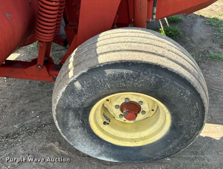 image for item NP9975 New Holland 116  swather / windrower