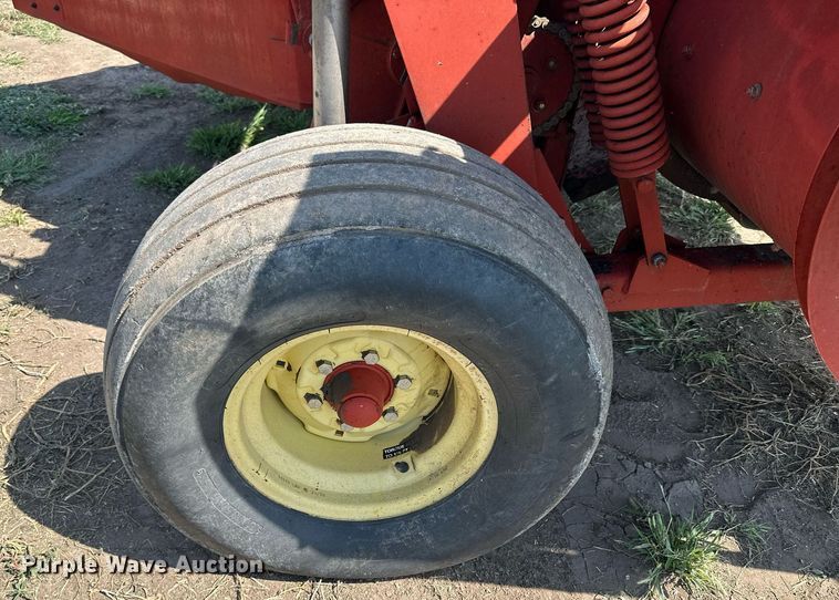 image for item NP9975 New Holland 116  swather / windrower