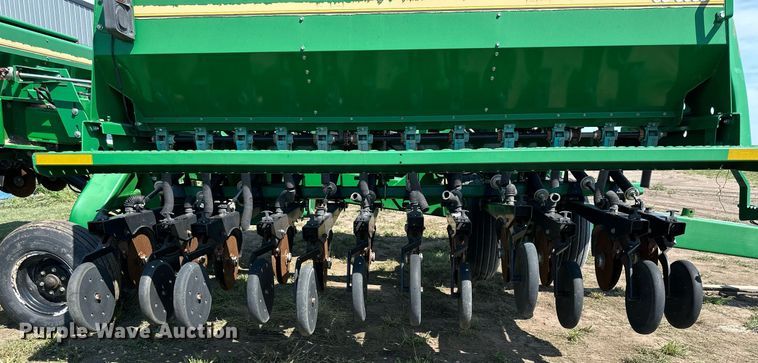 image for item NP9976 Great Plains 3S-3000  grain drill