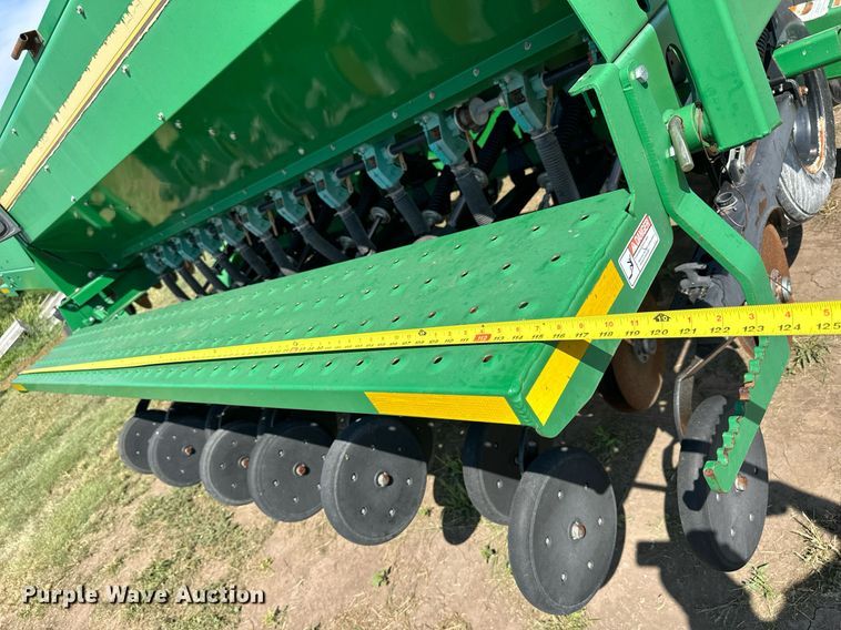 image for item NP9976 Great Plains 3S-3000  grain drill