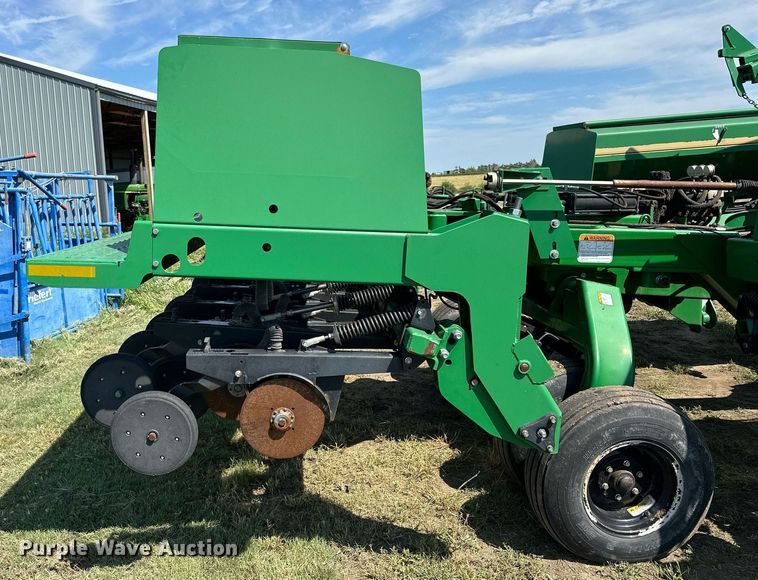 image for item NP9976 Great Plains 3S-3000  grain drill